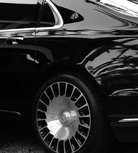 Chauffeur privé vtc et taxi effectuant un transfert pour un client